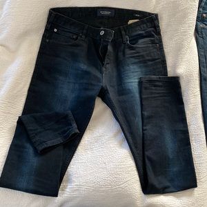Scotch and soda skim dark blue jeans. 31/32